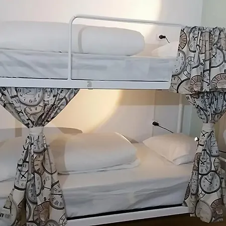 At Ease Hostel *